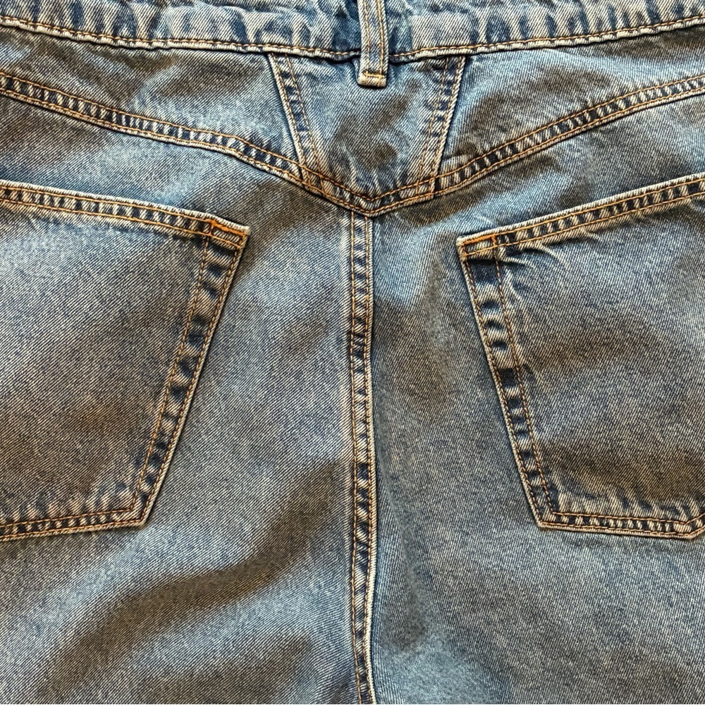 H&M Divided Mom Jeans Light Wash High Rise Tapered Leg Women’s Size 10 - Picture 9 of 12